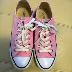 Converse sneaker, pink, size 7